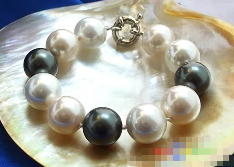 

0681 WHITE BLACK ROUND SHELL PEARL BRACELET