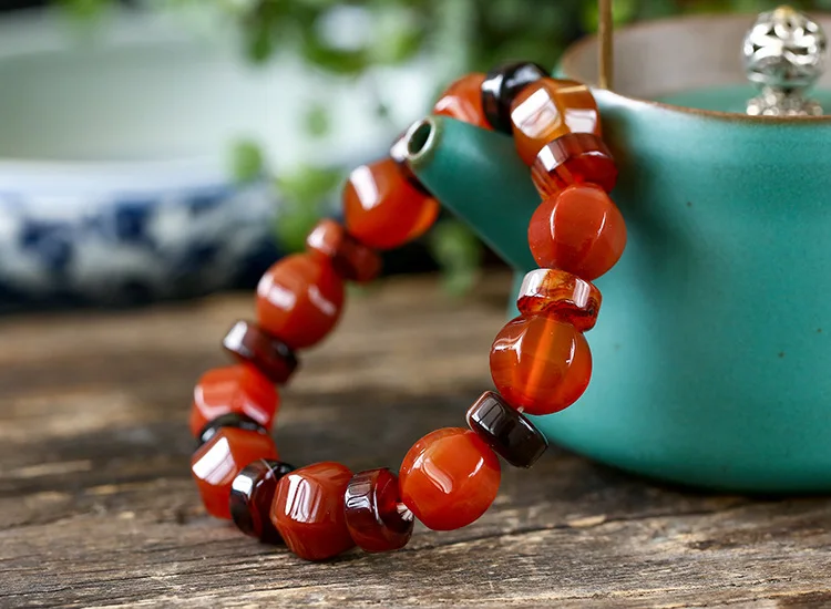 Pulseiras c pingentes
