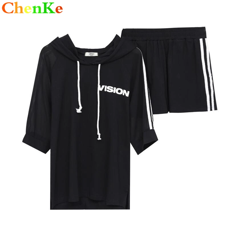 Женский костюм двойка ChenKe белая футболка и короткие эластичные штаны большого