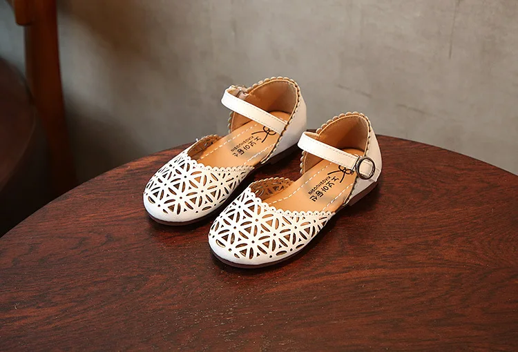 Новые Xia выдалбливают маленькие кожаные Школьная обувь для девочек вечерние обувь для девочек Дети Принцесса обувь прилив детские сандалии мягкая подошва Meisjes