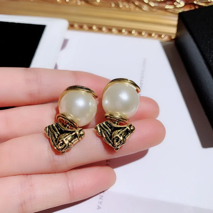 

HFYK Vintage Gold Horse Pearl Earrings For Women Drop Earrings Fashion Jewelry Gift Pendientes Oorbellen Brincos 2019 Orecchini