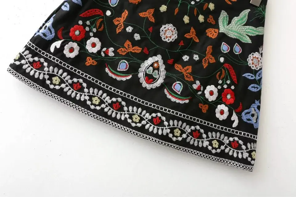 С цветочным принтом в винтажном стиле Осень Зима Новый Повседневное Национальный Стиль Европейский вышивка мини Короткая пикантная юбка