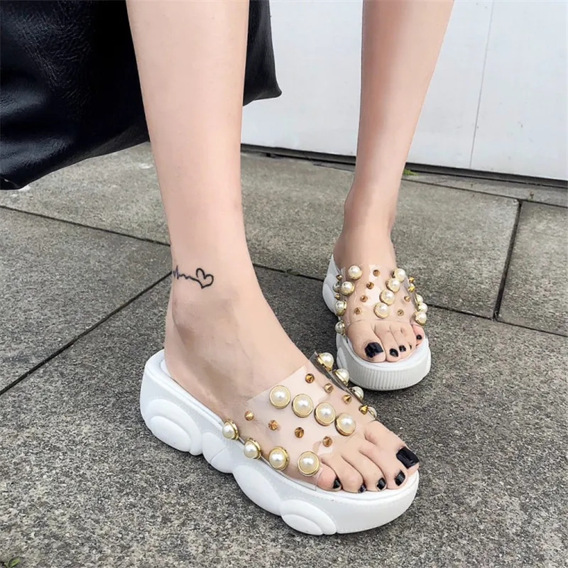 

PXELENA Outdoor Women Flat Platform Slides Pearl Rivet Transparent Clear PVC Beach Summer Slippers Ladies Shoes 2019 Plus Size