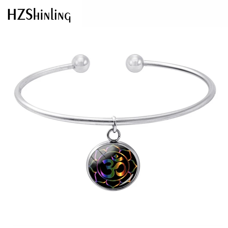 

Yoga Om Symbol Glass Cabochon Pendant Meditation Om Sign Hand Craft Glass Photos Bracelet for Yoga Lover Jewelry Gifts