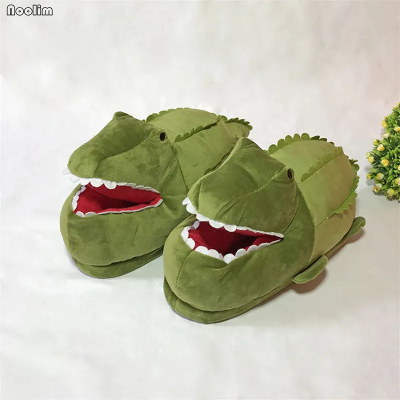 Новинка; модные плюшевые домашние тапочки зеленого цвета с рисунком крокодила для мужчин; домашняя обувь с рисунком животных; женская теплая нескользящая обувь из хлопка - Цвет: Зеленый