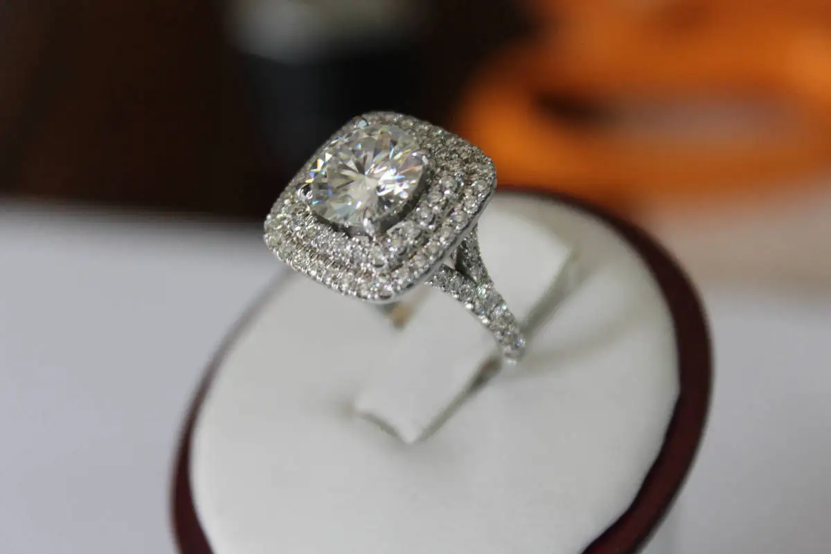 Большой Bling Циркон серебряные кольца с камнем для женщин Мода Обручальное кольцо ювелирные изделия подарок матери