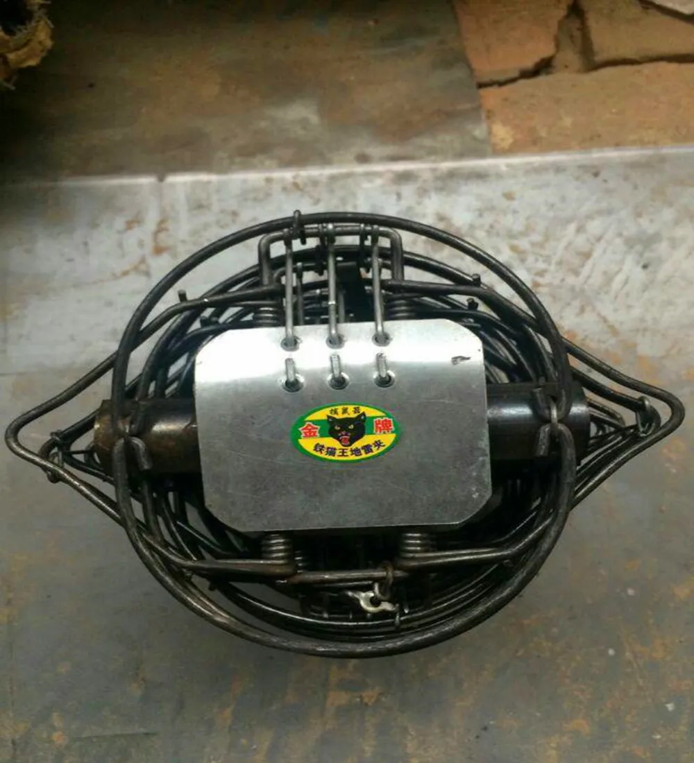 

Coil-spring trap for Rabbit Vole Skunk Fox Coyote Skunk Muskrat Fisher Mink