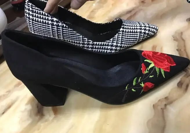 

Ladies Nice Chaussure Femme Woman Pumps Women Shoes Sapato Feminino Chunky High Embroider Heels Zapatos Mujer Wedding PL161111