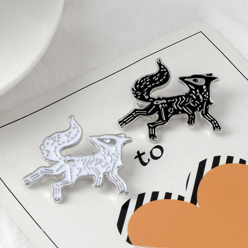 

Skeleton Fox Enamel Pin Spooky Black White Bone Fox Pins Halloween Brooches Animal Skeleton Badges Backpack Coat Collar Pins