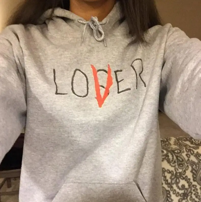 Женский утепленный пуловер с забавным принтом Loser или Lover серый большого размера