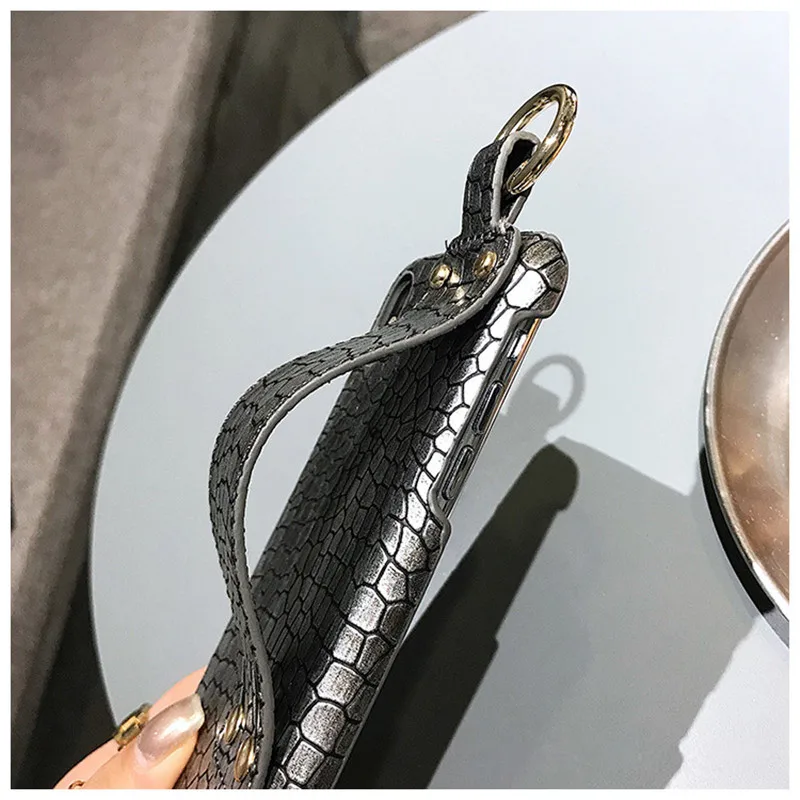 Luxury Crocodile Skin Pattern Phone Case for iPhone XS MAX Case for iPhone 6s 6 7 8 Plus X XR Cases Luxury Grap Belt Strap Cover02