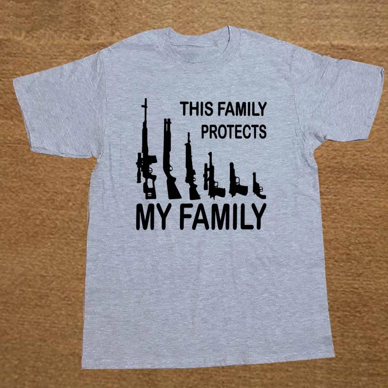 

THIS FAMILY PROTECTS MY FAMILY GUNS WEAPONS Funny T Shirt Men Short Sleeve Printed Cotton Cartoon T-shirt Tops