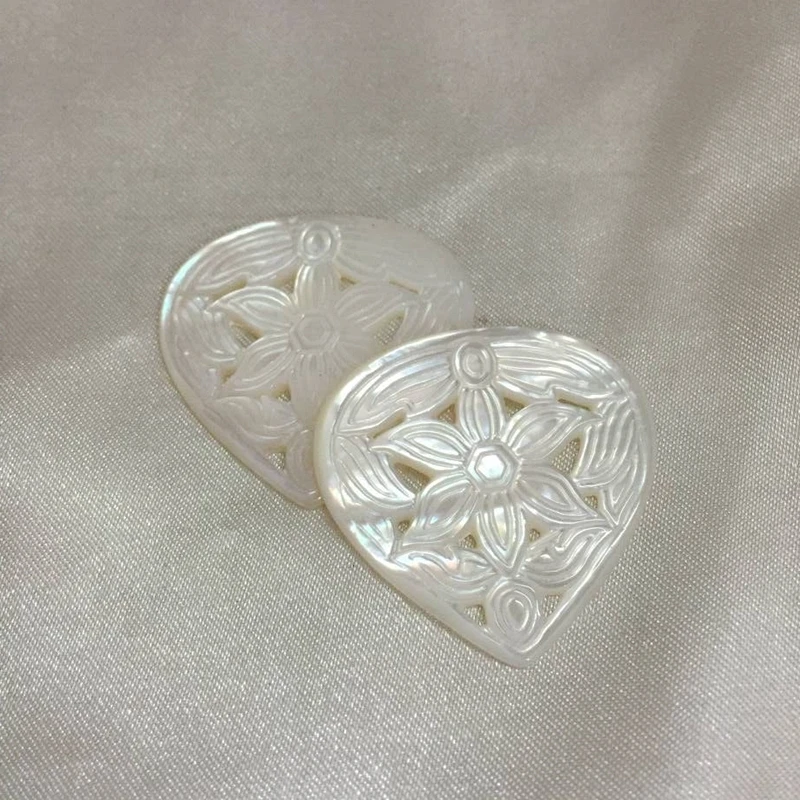 

30MM 2Pcs/Lot 100% Pure Natural Sea Shell Hollow Out Heart Shape Beads Jewelry Pendants Charms