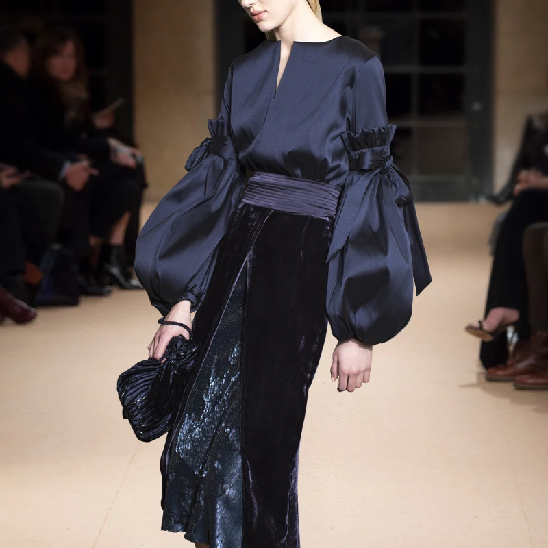 

Runway Women Spring Clothing Set Elegant Lantern Sleeve Tops Shirts With Bows Blouse And Velvet Spliced Skirts Suit Sets NS353