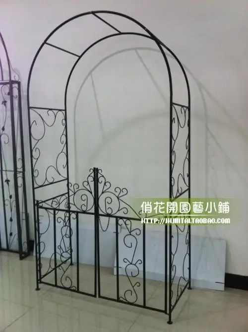 The garden with gate arch Gardening flower wearing a grape vine