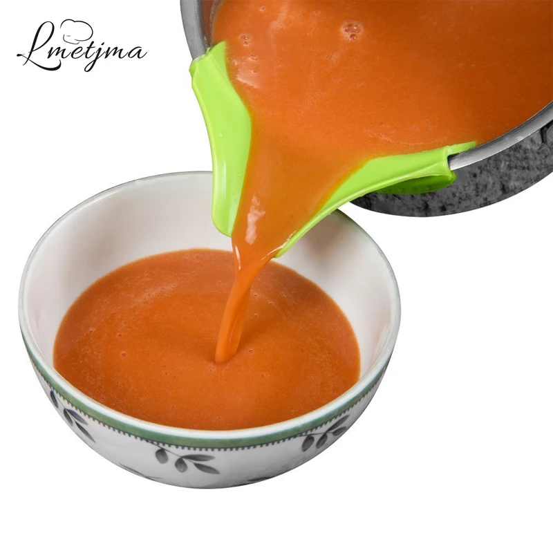 

LMETJMA Slip On Pour Spout Silicone Clip On Single Pouring Pour Spout Slip On Mess Free for Pots Pans and Bowls PY0017