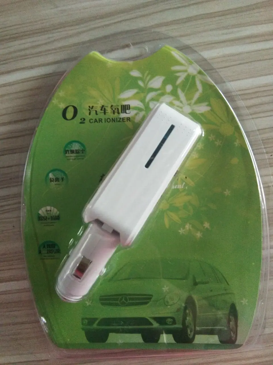 

Car Air Purifeir 12v Anion Generator Negative Ions Generator Density 1.2 Million-White Color Air Cleaner