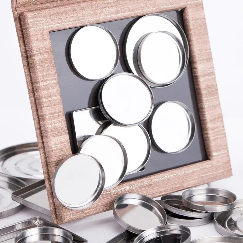 

Empty Magnetic Eyeshadow Palette Cosmetic DIY Refill Empty Magnetic Eye Shadow Case 10.4*10.4*1.4CM