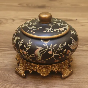 

American retro decoration with lid ashtray coffee table resin ceramic candy jar creative jewelry snack storage box LO911159