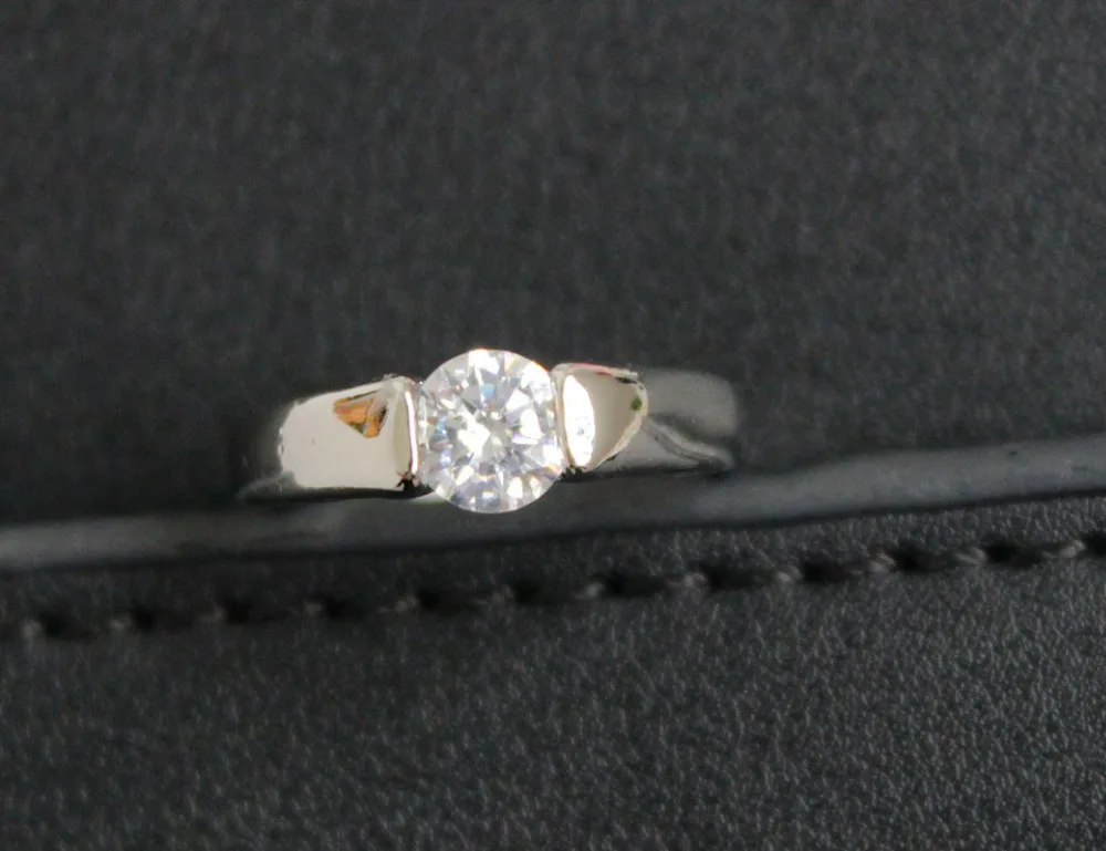 Hot sale 925 Sterling Silver 0.3ct Cubic Zirconia Solitaire Simple Engagement Ring For Girl Fashion Jewelry For Women Ring