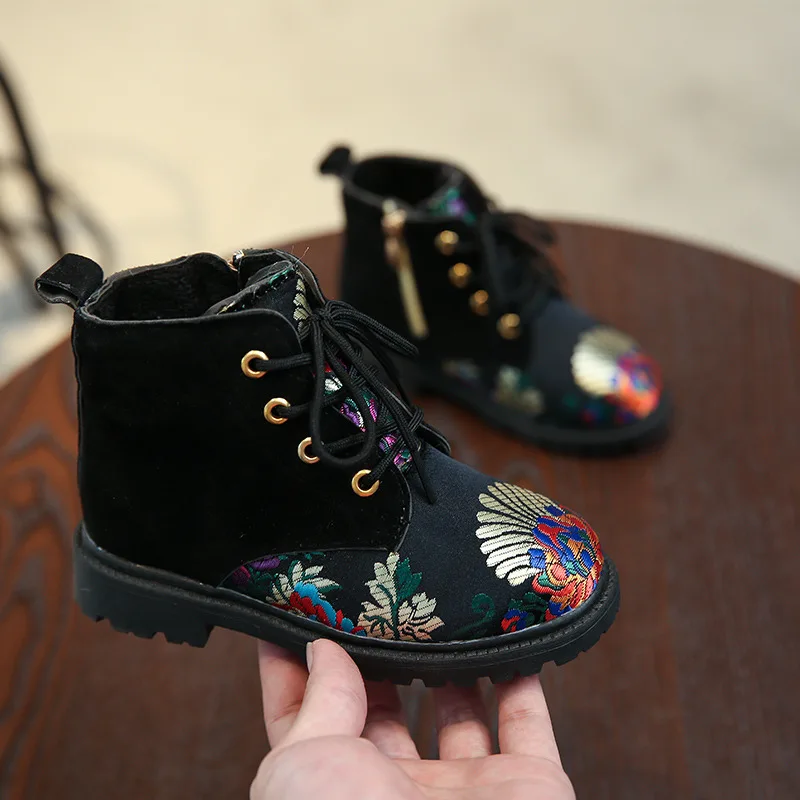 

2017 Spring Autumn Chinese style Winter Children Martin boots Girls lace up Ankle boots embroidery Restor flat heel Kids shoes