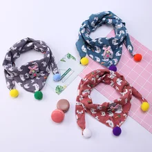 Осень-зима, новинка, хлопковые и льняные Детские шарфы с принтом, хлопок, высокое качество, модный треугольный шарф с помпонами