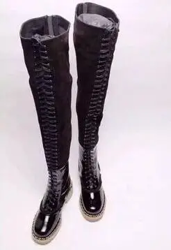 Prova Perfetto/модные сапоги выше колена; женские Ботинки martin на низком каблуке с металлической цепочкой и перекрестной шнуровкой; замшевые высокие сапоги в стиле пэчворк - Цвет: Черный