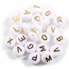 Perles en résine Alphabet blanc/lettres pour enfants, perles rondes carrées faites à la main 10mm/lot de 100 pièces ► Photo 2/5