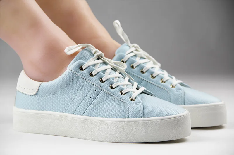 

2018 new light blue low-cut lace high quality fashion casual shoes.