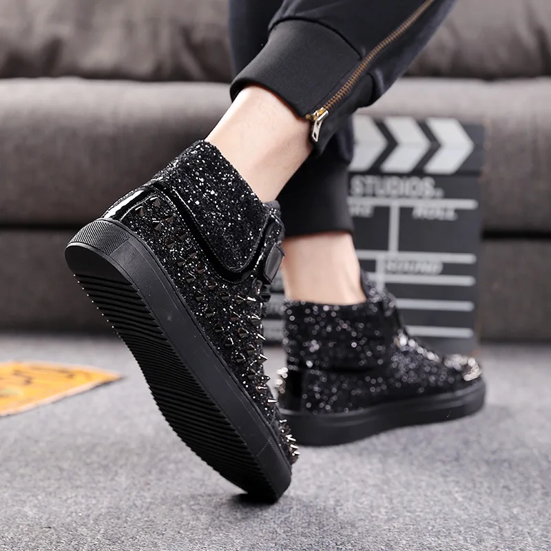 Marca de couro preto prata rebites sapatos