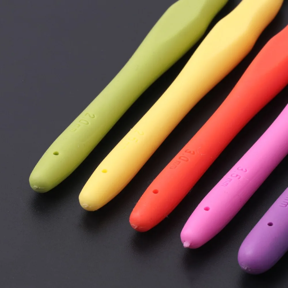 Новые эргономичные многоцветные крючки для вязания крючком, спицы для вязания, 2-8 мм, чехол с инструментами
