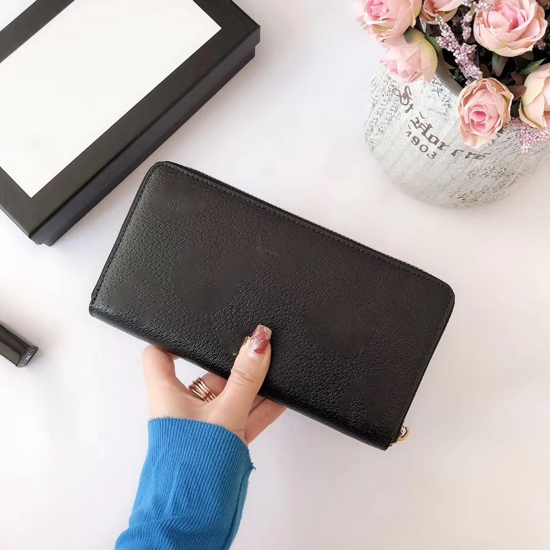 

2019 New New Arrival Unisex With Delicate Design Printing With Metallic In The Entire Chain Length Leather Wallet Luxury Good