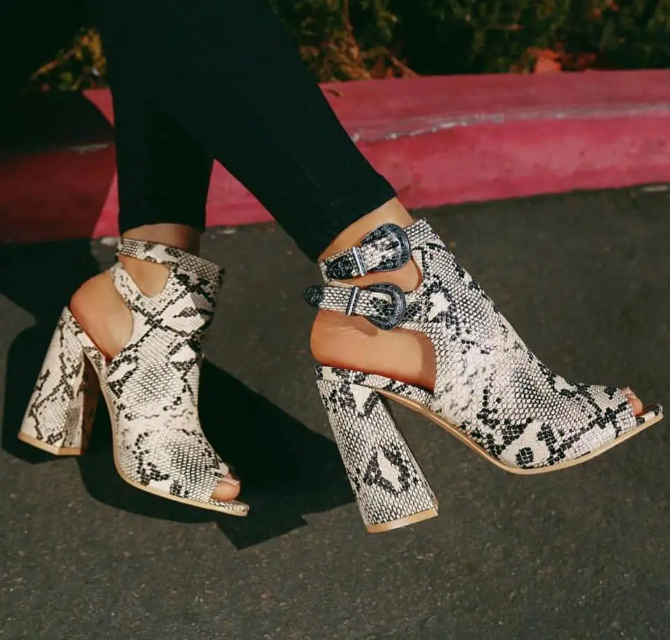 

2019 fashion lady snake tattoo Roman shoes 11.5cm heel metal buckle hollow thick with high heel women's shoes sandals fd938-86
