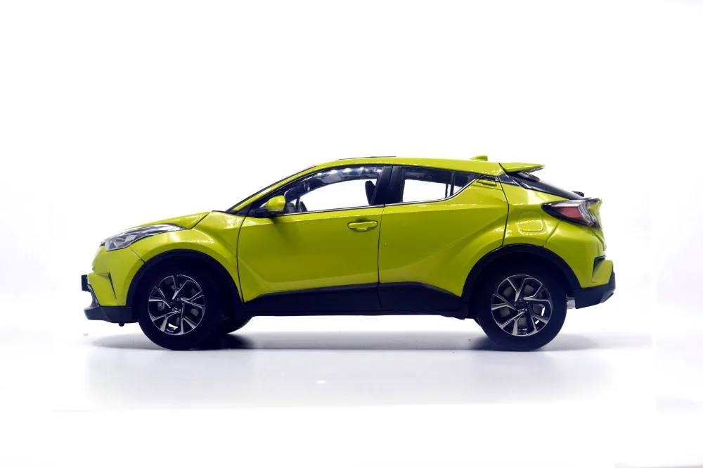 Модель Paudi 1/18 1:18 Масштаб Toyota C-HR CHR желтый внедорожник литой модельный автомобиль игрушка, модель автомобиля двери открытые