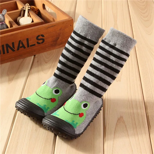 Нескользящие носки для новорожденных теплые нескользящие носки-тапочки для малышей теплые зимние носки унисекс для мальчиков и девочек - Цвет: grey frog