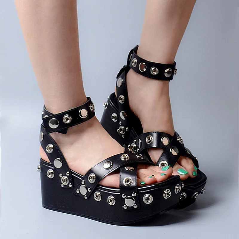 

Fashion Metal Rivets Strap Women Platform Sandals New Flats Wedges Dress Shoes Woman Peep Toe Rime Style Brand Women Slippers