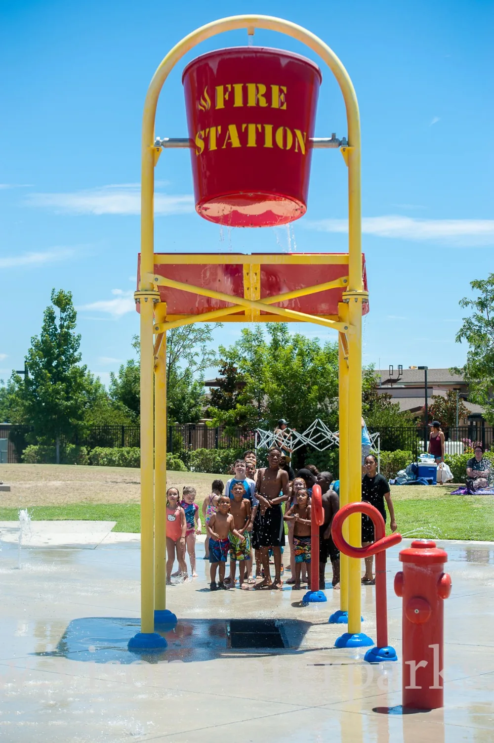 Resort hotel water park equipment fiberglass swimming pool spiral family tipping water bucket VISON WATERPARKS (4)