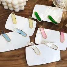 AOMU новые корейские несимметричные прозрачные радужные металлические серьги-гвоздики в форме C для женщин и девушек Простые Вечерние ювелирные изделия