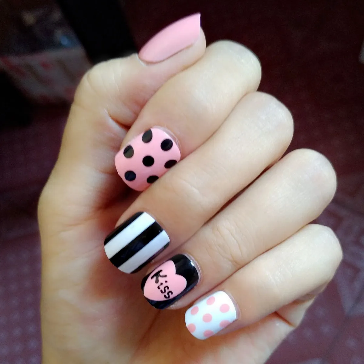 spesifikasi 24 Buah Jelas Digunakan Desain Kuku Tips Anak anak Pendek Merah Muda Kuku Palsu Panas Hitam Putih Ciuman Kuku Palsu Lem stiker Murah 24 Buah Jelas Digunakan Desain Kuku Tips Anak anak Pendek Merah Muda Kuku Palsu Panas Hitam Putih Ciuman Kuku Palsu Lem stiker