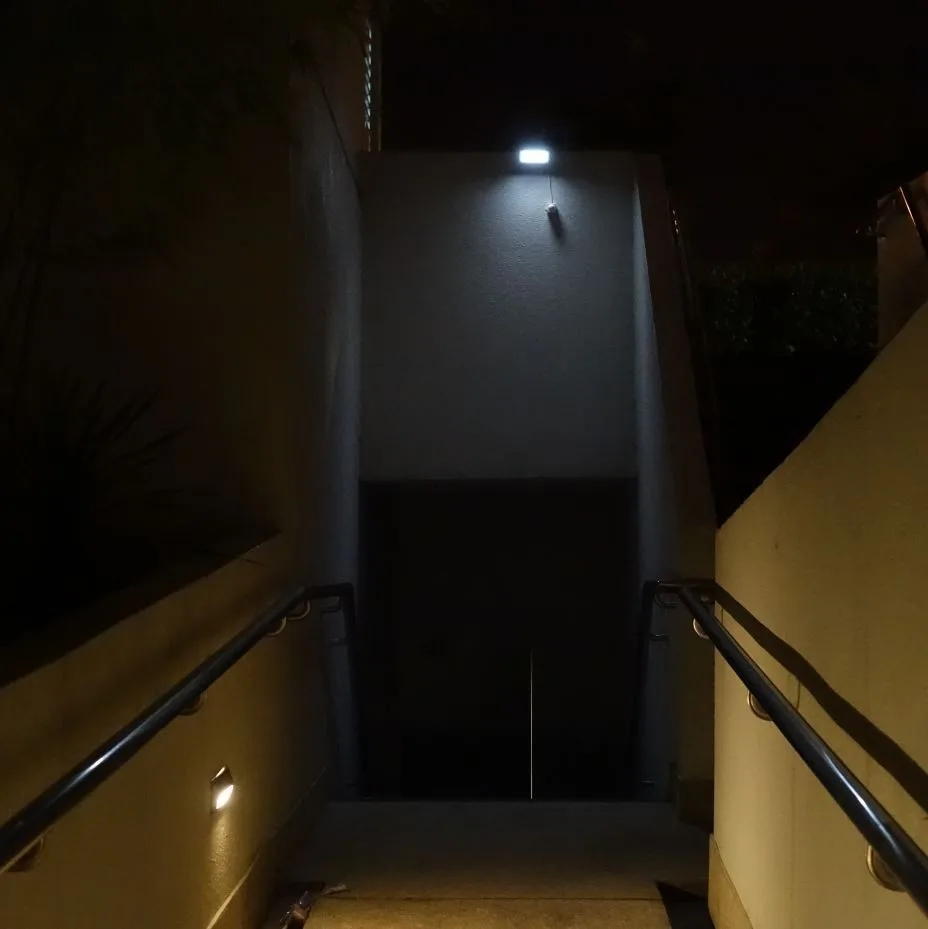 Guardian 580X Solar Security Flood Light P2