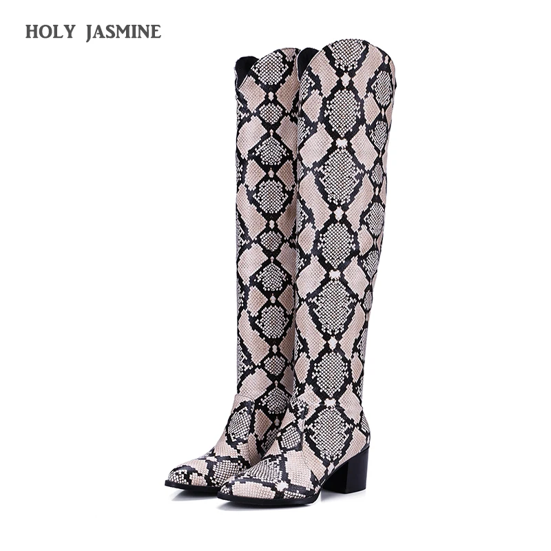 

2019 spring Snake Boots Oversized Women Boots Fashion Shoes Luxury Shoes Women Designers Serpentine Boots Sexy Soft Ladies Shoe
