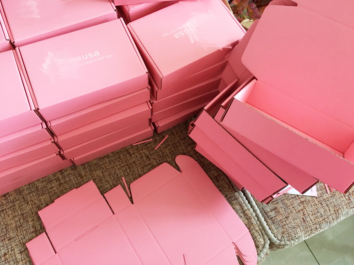 Розовая косметическая продукция, картонная Гофрированная упаковка,, индивидуальная печать логотипа, застежка-молния, почтовые ящики для доставки