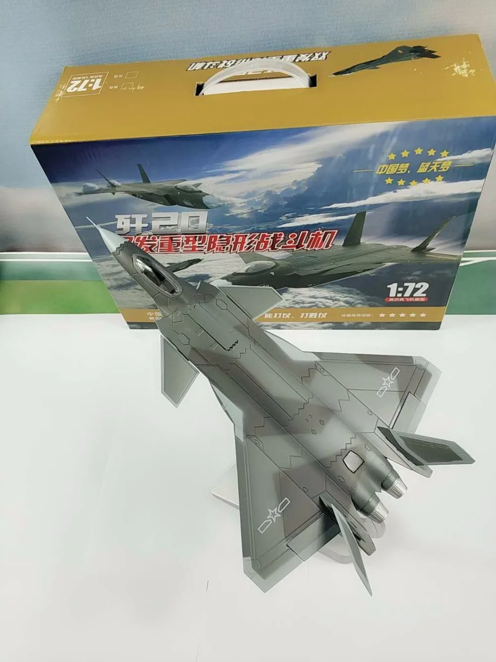 1: 72 сплава, высокая имитация металла J20 Истребитель модели, diecast металлические игрушки, детские развивающие игрушки