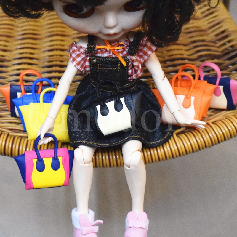 

1PCS 1/6 Mini High Doll's Smile Trapeze Bag for BJD, Blyth, Monster, Licca, Pullip, Barbies Doll Clothes Handbag Accessories