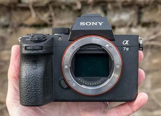 Sony Alpha a7 III ILCE7M3/B Mirrorless Digital Camera Body Only -in Mirrorless System Cameras