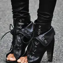 Ультрамодные байкерские ботинки с острым носком, шипованными каблуками; цвет черный; стильные нарядные женские туфли-лодочки в стиле панк; красивая женская обувь на потрясающем высоком каблуке