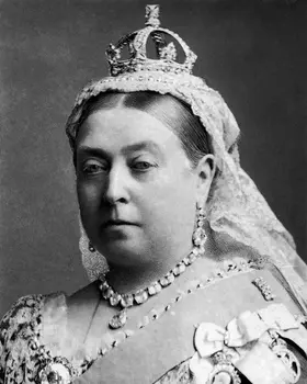 

Old artist's antique hand-painted Oil Painting on canvas ： Portrait Oil Painting, Queen Victoria of England .