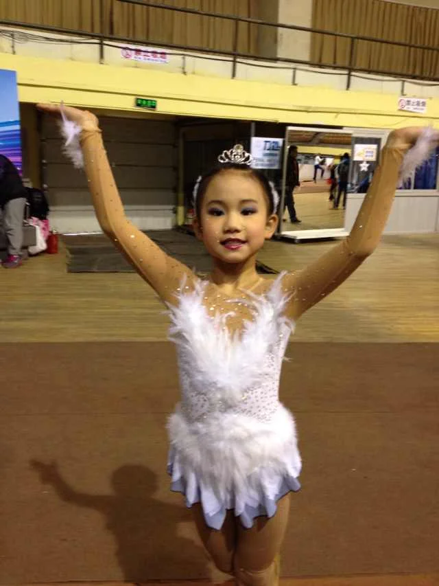 

Free shippingWhiteNEW FIGURE ICE SKATING BATON TWIRLING DRESS COSTUME ADULTSD571