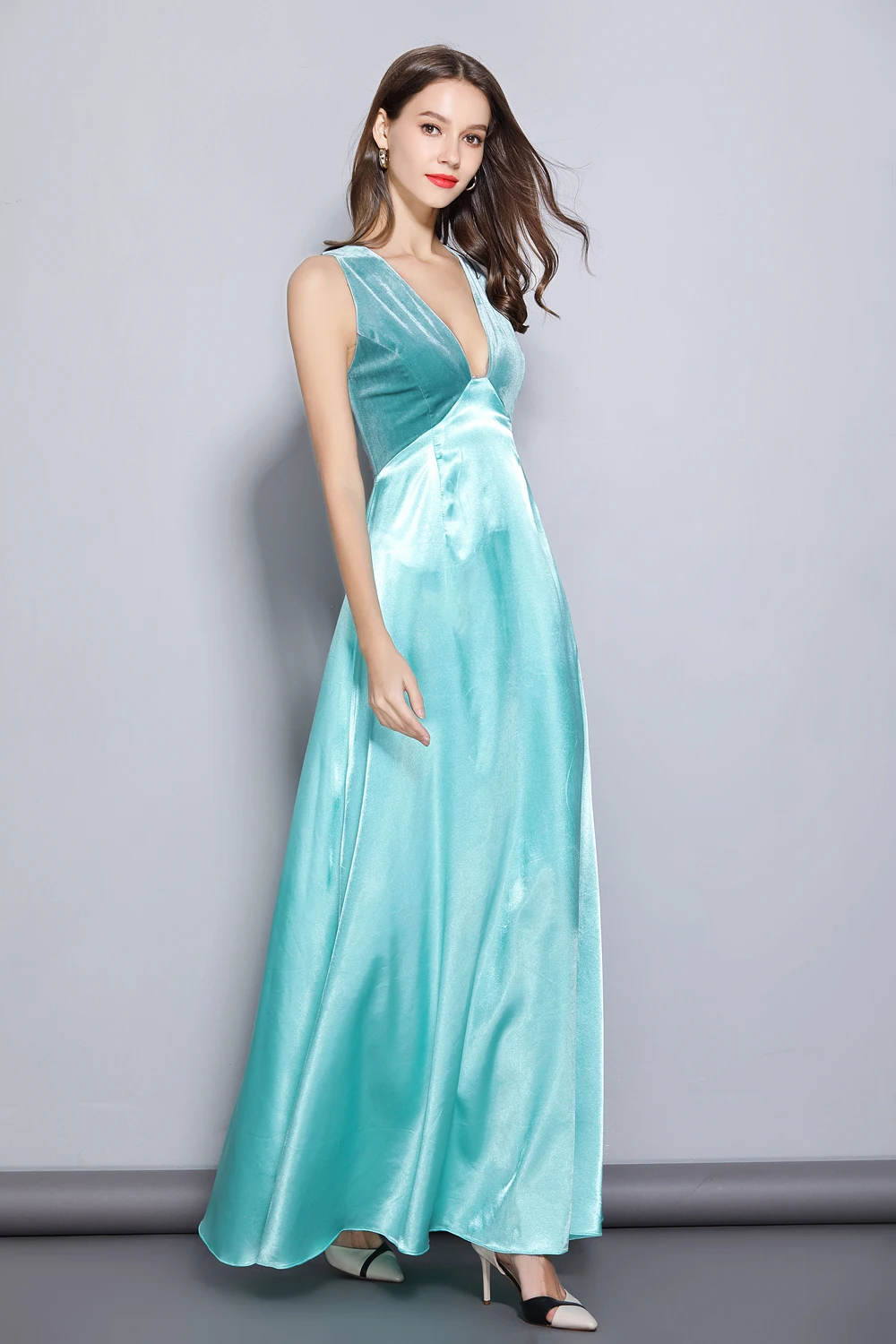 Vestidos de pasarela elegantes de fiesta de graduación de moda de retazos de terciopelo sin mangas con cuello en V bajo sexi de 2019 para mujer - 5