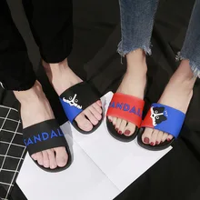 Мужская обувь на плоской подошве; коллекция года; летние домашние шлепанцы; модные домашние шлепанцы для ванной с рисунком; повседневные шлепанцы без застежки; SH022003M